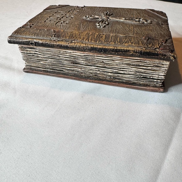 Vintage Holy Bible Trinket Box Religious Jewelry Keepsake Box Cross Lid - Picture 4 of 6